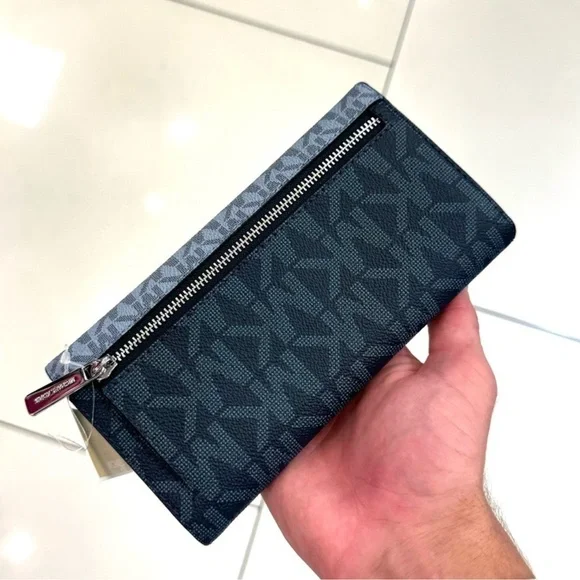 Michael Kors Jet Set Large Ombré Signature Logo Wristlet Navy Blue Multi - Picture 3 of 5